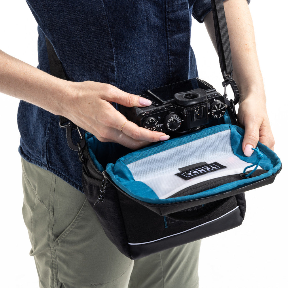 Skyline v2 8 Shoulder Bag (Black)