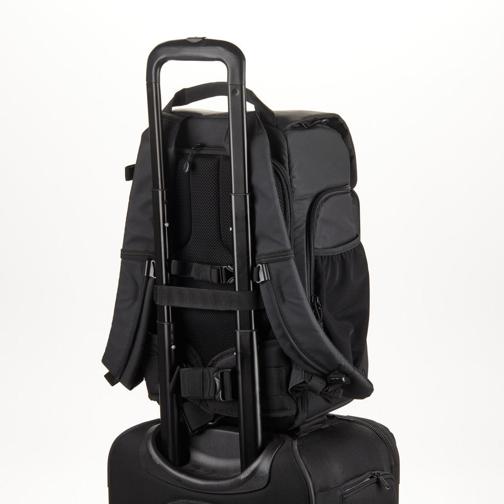 Axis v2 LT 18L Backpack (Black)
