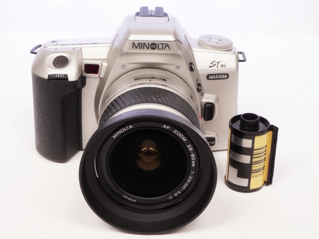 USED (8) - Minolta Maxxum STsi + 28-80mm + 100-300mm